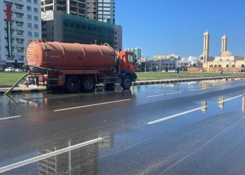 بلدية الشارقة تسيطر على تجمعات مياه الأمطار