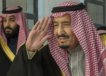 الملك سلمان يهنئ ملك البحرين باليوم الوطني