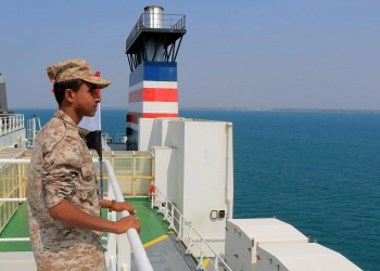 الجيش الأمريكي يمنع هجوما للحوثيين على البحر الأحمر