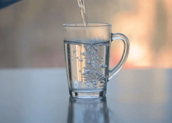 فوائد شرب المياه الدافئة للصحة العامة