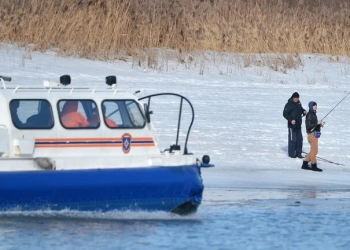 نجاة 44 صيادا من طوف جليدي في الشرق الأقصى الروسي