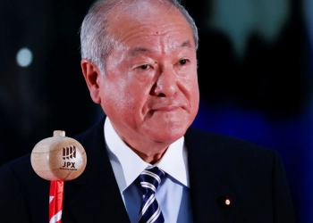 وزير المالية الياباني يحذر بشدة من تراجع الين