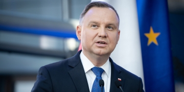 بولندا تعلن استعدادها لنشر أسلحة نووية أمريكية